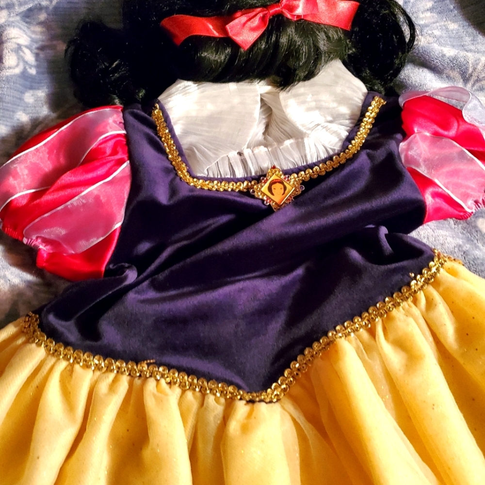 Girl's Disney Snow White Costume Size 7-8.